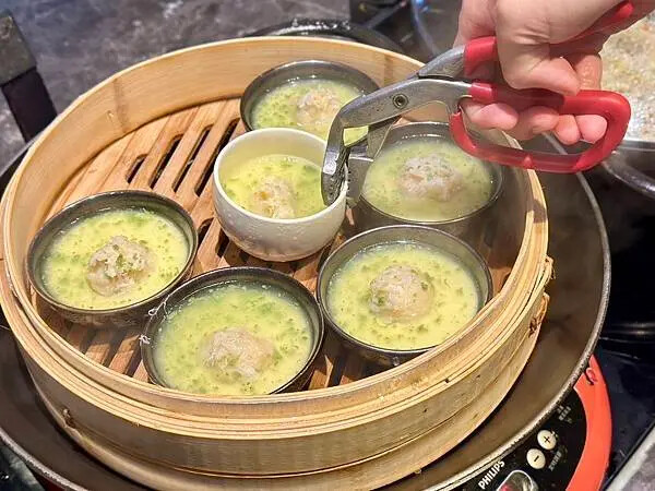 信義區吃到飽必吃！台北君悅酒店凱菲屋松露燉飯、爐烤牛排吃到飽。