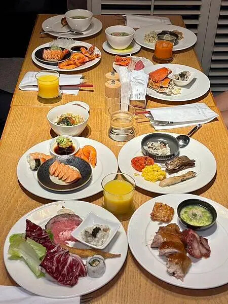 信義區吃到飽必吃！台北君悅酒店凱菲屋松露燉飯、爐烤牛排吃到飽。