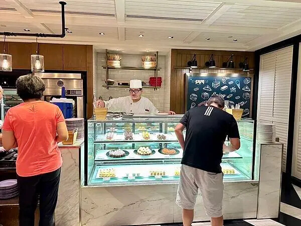 信義區吃到飽必吃！台北君悅酒店凱菲屋松露燉飯、爐烤牛排吃到飽。