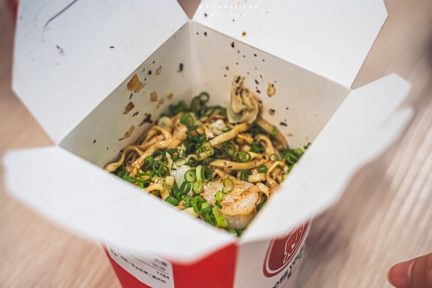 國父紀念館站附近必吃美食!樂炒炒物專門店讓你自由搭配專屬炒飯炒麵。