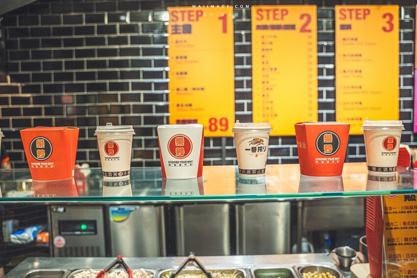 國父紀念館站附近必吃美食!樂炒炒物專門店讓你自由搭配專屬炒飯炒麵。