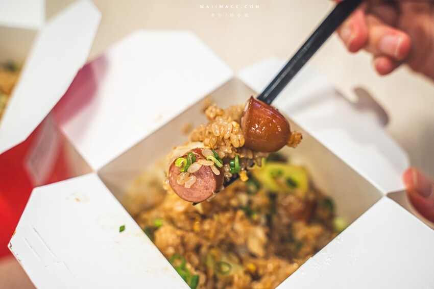 國父紀念館站附近必吃美食!樂炒炒物專門店讓你自由搭配專屬炒飯炒麵。