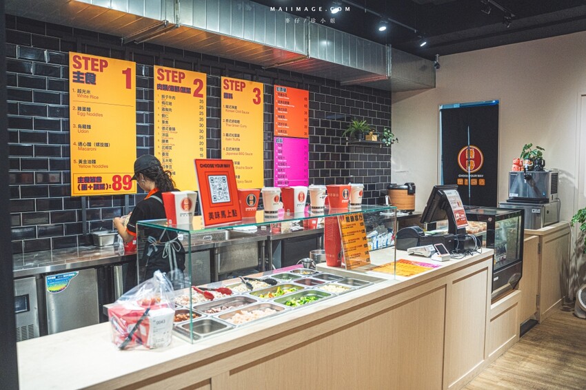 國父紀念館站附近必吃美食!樂炒炒物專門店讓你自由搭配專屬炒飯炒麵。
