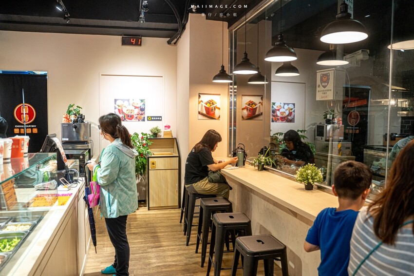 國父紀念館站附近必吃美食!樂炒炒物專門店讓你自由搭配專屬炒飯炒麵。