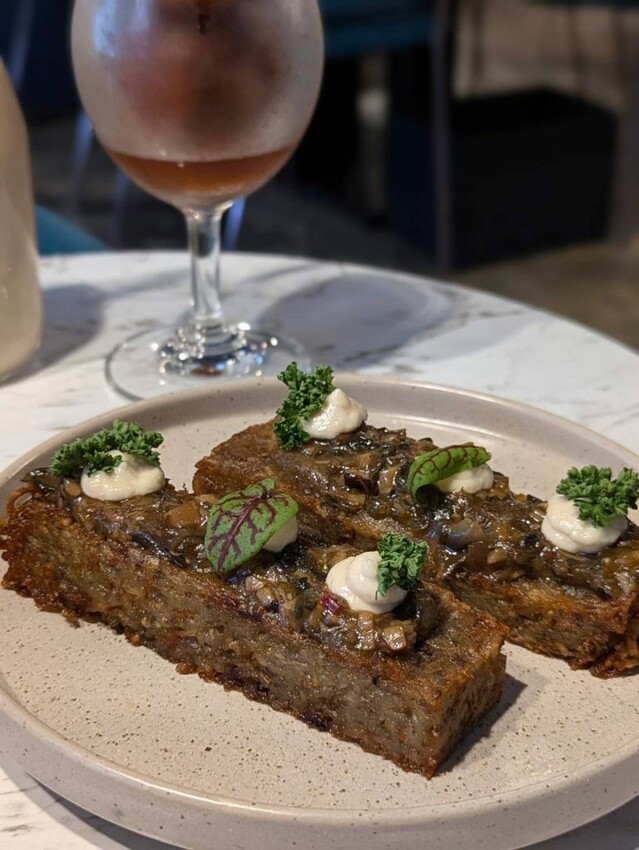 【北捷｜市政府站美食】BaganHood 蔬食餐酒館｜七訪吃不膩！是蔬食餐酒館先驅，也是天花板