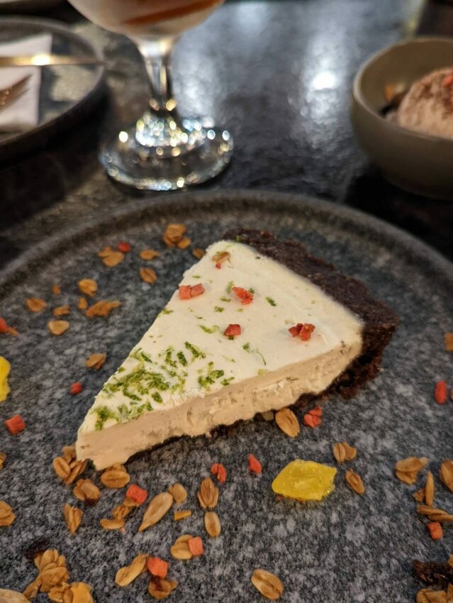 【北捷｜市政府站美食】BaganHood 蔬食餐酒館｜七訪吃不膩！是蔬食餐酒館先驅，也是天花板