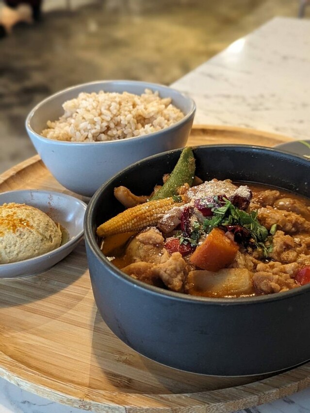 【北捷｜市政府站美食】BaganHood 蔬食餐酒館｜七訪吃不膩！是蔬食餐酒館先驅，也是天花板