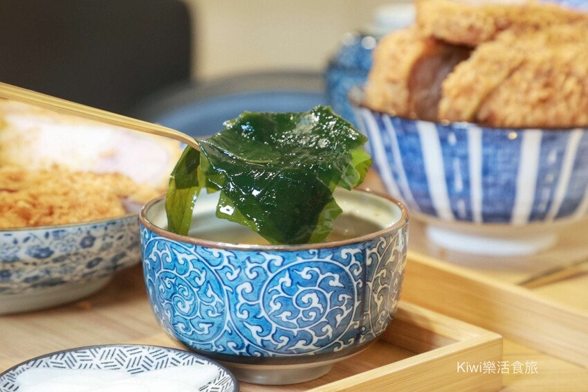 彰化員林日式美食推薦！両国爆厚5公分豬排定食超浮誇，肉控吃貨必收。