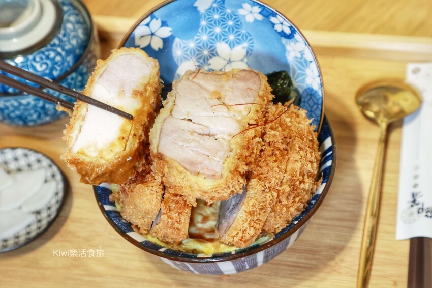 彰化員林日式美食推薦！両国爆厚5公分豬排定食超浮誇，肉控吃貨必收。