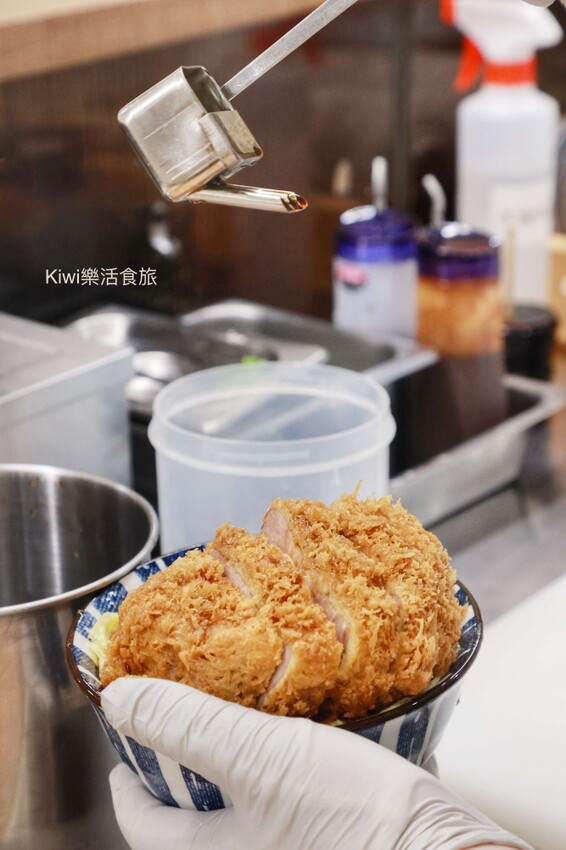 彰化員林日式美食推薦！両国爆厚5公分豬排定食超浮誇，肉控吃貨必收。