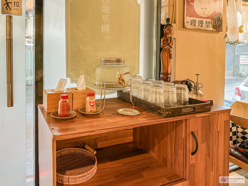 桃園巷弄內台南味!吹南風台南蝦仁飯 南洋叻沙麵,昭和復古風超吸睛。