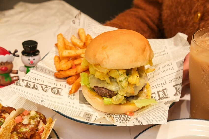 塔克洛1998-泰味美式餐廳｜板橋最強泰式口味漢堡，創意大份量一吃就會上癮!  - 肉依小姐吃什麼