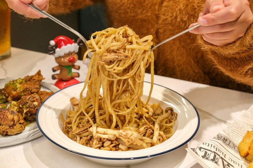 塔克洛1998-泰味美式餐廳｜板橋最強泰式口味漢堡，創意大份量一吃就會上癮!  - 肉依小姐吃什麼