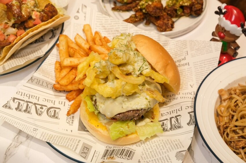 塔克洛1998-泰味美式餐廳｜板橋最強泰式口味漢堡，創意大份量一吃就會上癮!  - 肉依小姐吃什麼