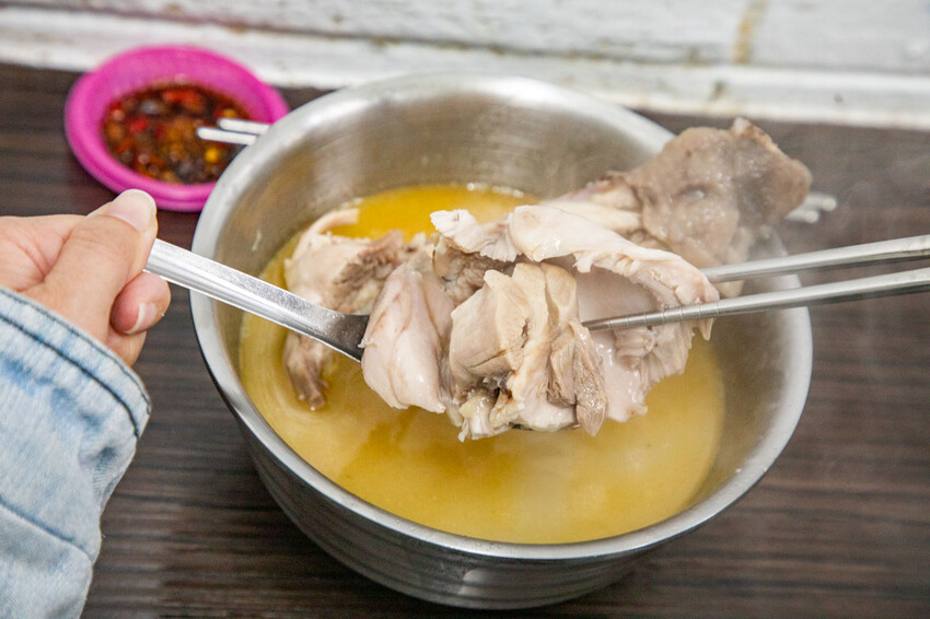 台北麻油雞推薦！阿男米其林等級必吃，骨肉分離超嫩。