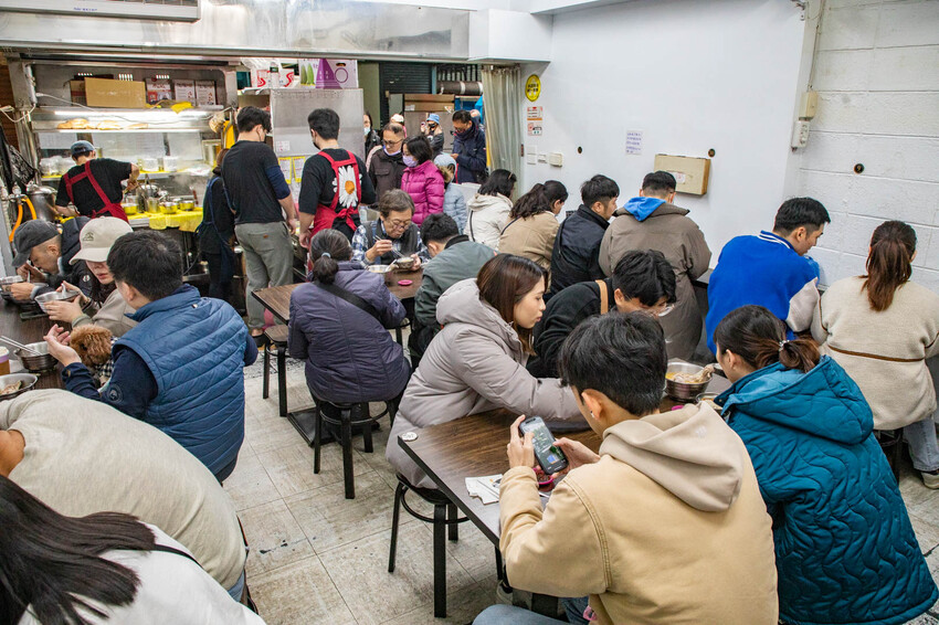 台北麻油雞推薦！阿男米其林等級必吃，骨肉分離超嫩。