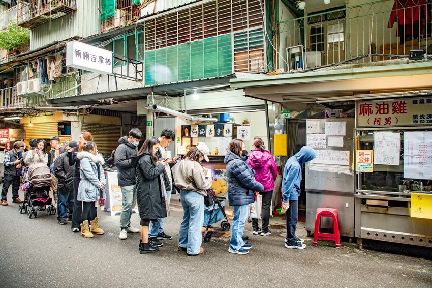 台北麻油雞推薦！阿男米其林等級必吃，骨肉分離超嫩。