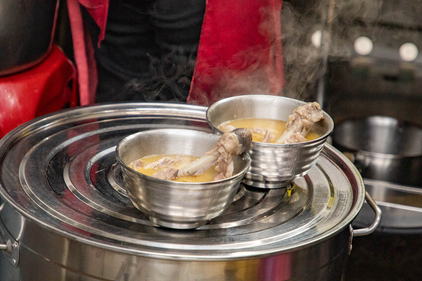 台北麻油雞推薦！阿男米其林等級必吃，骨肉分離超嫩。