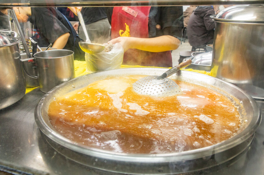 台北麻油雞推薦！阿男米其林等級必吃，骨肉分離超嫩。