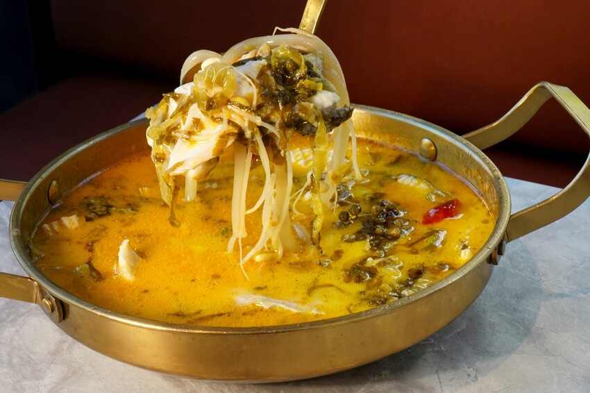 台中市南屯區王品集團旗下創意台菜大升級！獨家金包蒼蠅頭、夠味金讚客家酸湯魚端上桌，還有專屬包廂適合聚餐！