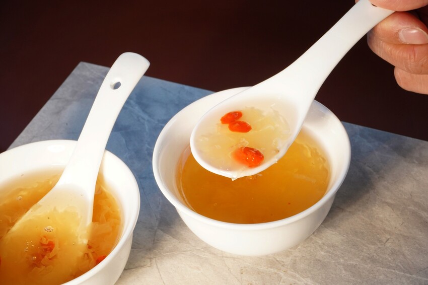 台中市南屯區王品集團旗下創意台菜大升級！獨家金包蒼蠅頭、夠味金讚客家酸湯魚端上桌，還有專屬包廂適合聚餐！