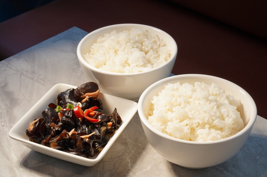 台中市南屯區王品集團旗下創意台菜大升級！獨家金包蒼蠅頭、夠味金讚客家酸湯魚端上桌，還有專屬包廂適合聚餐！