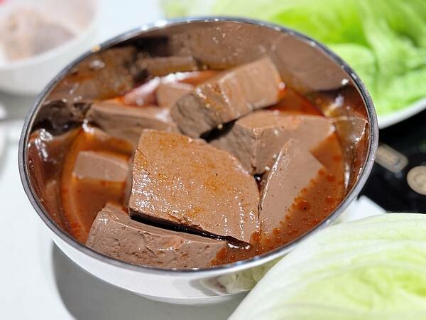 中山區麻辣鍋推薦！無雙號麻辣火鍋，復古情懷搭配招牌水鴨血必嚐