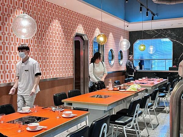 中山區麻辣鍋推薦！無雙號麻辣火鍋，復古情懷搭配招牌水鴨血必嚐