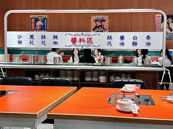 中山區麻辣鍋推薦！無雙號麻辣火鍋，復古情懷搭配招牌水鴨血必嚐