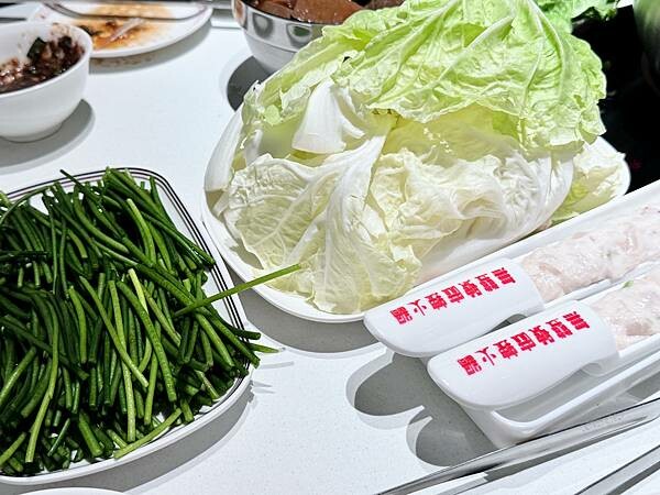 中山區麻辣鍋推薦！無雙號麻辣火鍋，復古情懷搭配招牌水鴨血必嚐