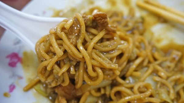 【台北美食】基隆麵食館-吃了會讓你讚不絕口的咖哩炒麵