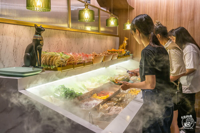 台中太平火鍋推薦「爽爽涮涮鍋」吃到飽超佛心價格，湯底 肉品選擇超多。