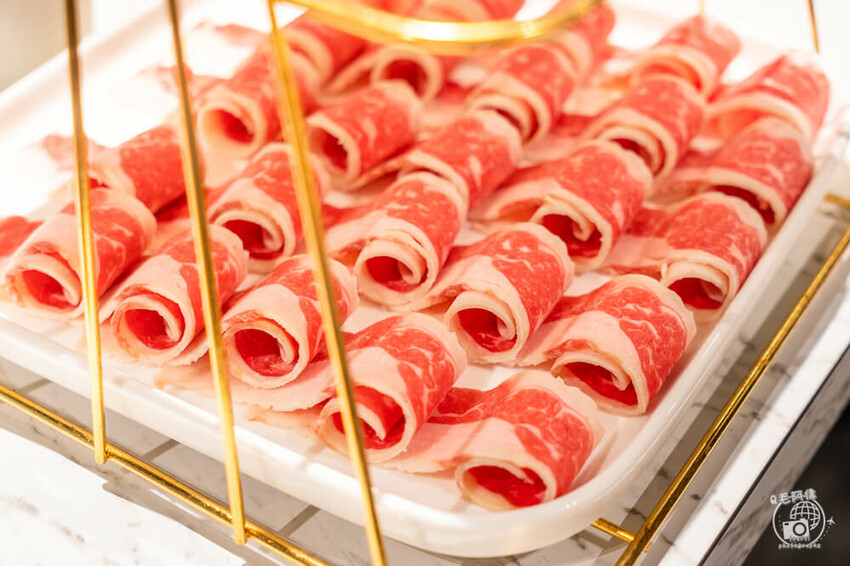 台中太平火鍋推薦「爽爽涮涮鍋」吃到飽超佛心價格，湯底 肉品選擇超多。