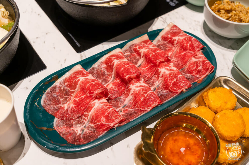 台中太平火鍋推薦「爽爽涮涮鍋」吃到飽超佛心價格，湯底 肉品選擇超多。