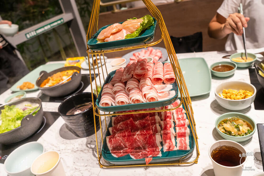 台中太平火鍋推薦「爽爽涮涮鍋」吃到飽超佛心價格，湯底 肉品選擇超多。