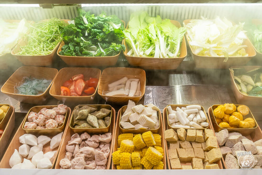 台中太平火鍋推薦「爽爽涮涮鍋」吃到飽超佛心價格，湯底 肉品選擇超多。