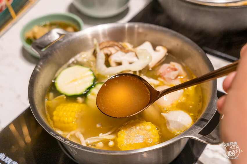 台中太平火鍋推薦「爽爽涮涮鍋」吃到飽超佛心價格，湯底 肉品選擇超多。