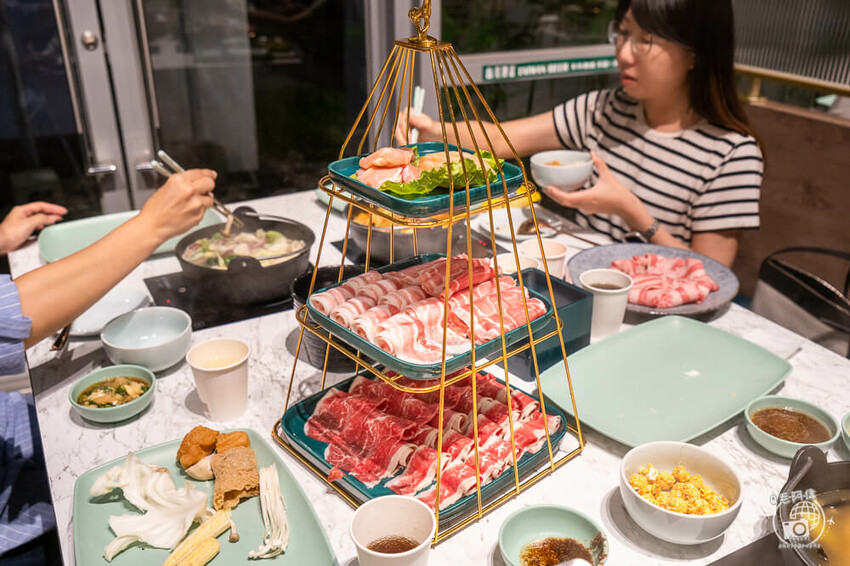 台中太平火鍋推薦「爽爽涮涮鍋」吃到飽超佛心價格，湯底 肉品選擇超多。