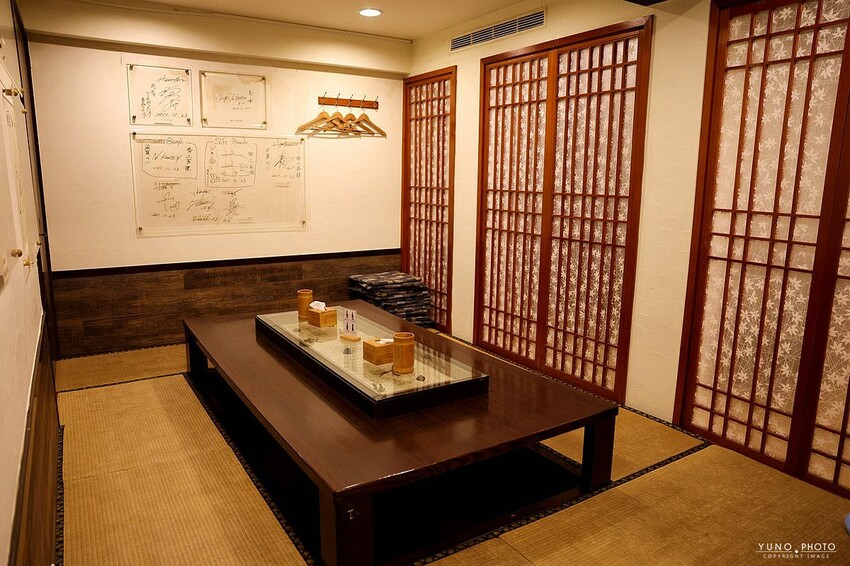 台中日式餐廳推薦「御三家備長炭串料理」雞濃湯拉麵、生魚片超美味。