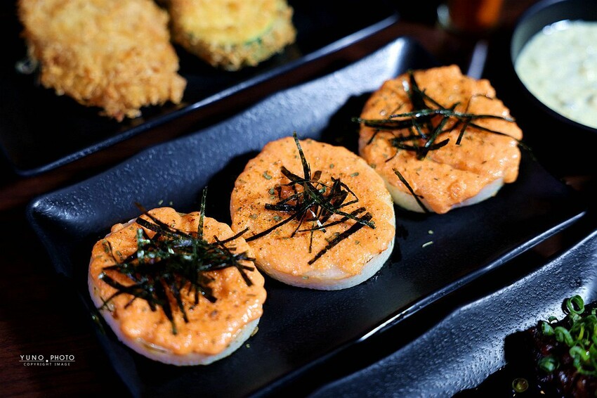 台中日式餐廳推薦「御三家備長炭串料理」雞濃湯拉麵、生魚片超美味。