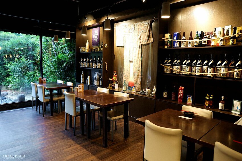 台中日式餐廳推薦「御三家備長炭串料理」雞濃湯拉麵、生魚片超美味。