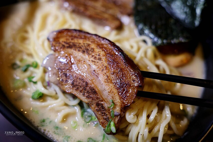 台中日式餐廳推薦「御三家備長炭串料理」雞濃湯拉麵、生魚片超美味。