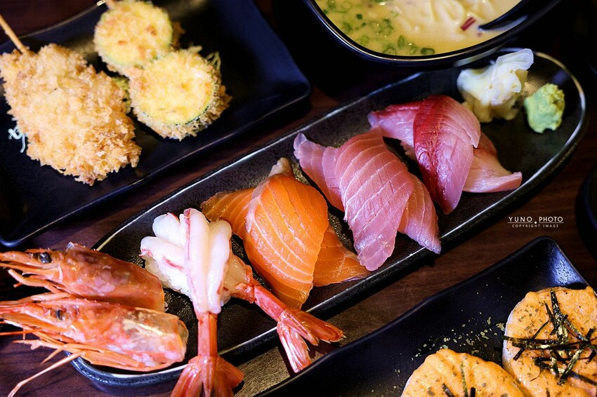 台中日式餐廳推薦「御三家備長炭串料理」雞濃湯拉麵、生魚片超美味。