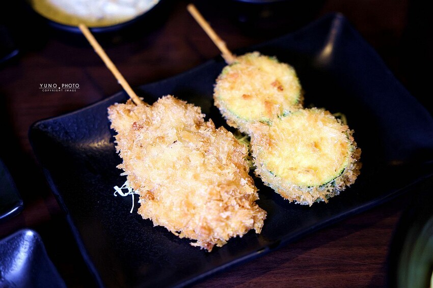 台中日式餐廳推薦「御三家備長炭串料理」雞濃湯拉麵、生魚片超美味。