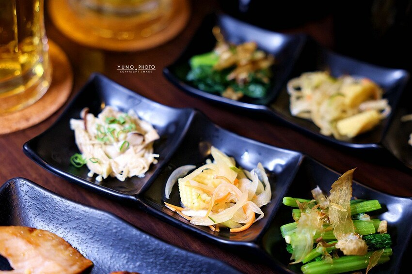 台中日式餐廳推薦「御三家備長炭串料理」雞濃湯拉麵、生魚片超美味。