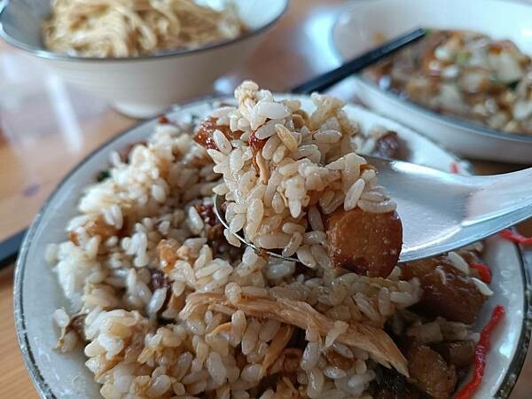 銅板價飽足餐！古早味大牌檔必吃汕頭乾麵 肉骨湯。