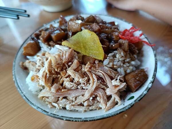 銅板價飽足餐！古早味大牌檔必吃汕頭乾麵 肉骨湯。