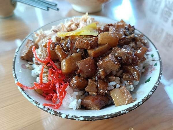 銅板價飽足餐！古早味大牌檔必吃汕頭乾麵 肉骨湯。