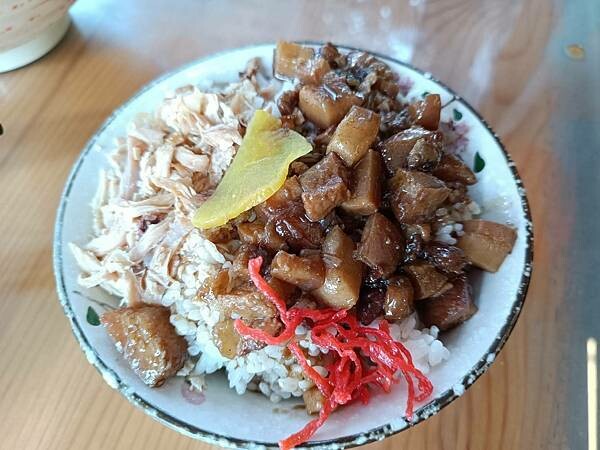 銅板價飽足餐！古早味大牌檔必吃汕頭乾麵 肉骨湯。