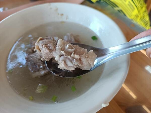 銅板價飽足餐！古早味大牌檔必吃汕頭乾麵 肉骨湯。